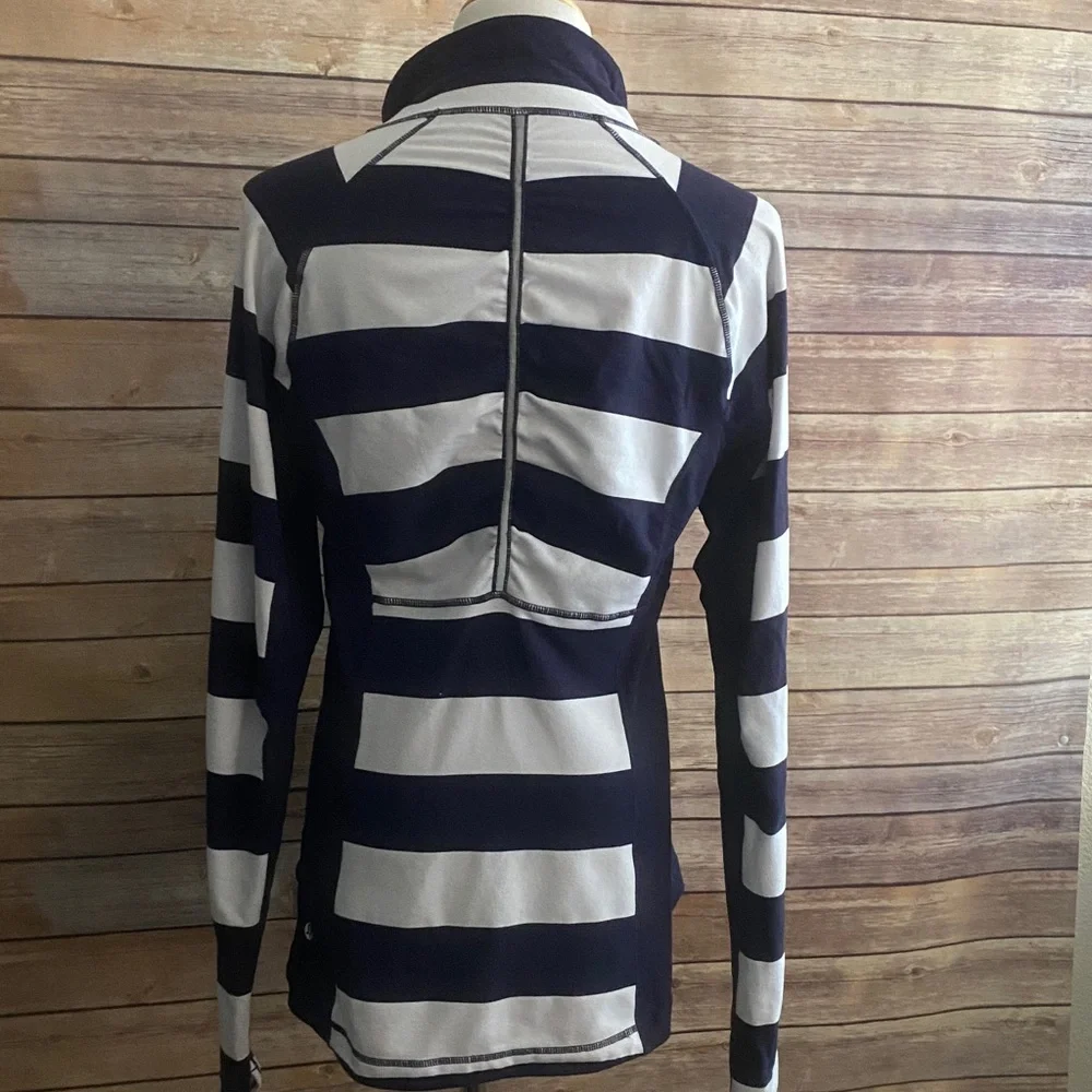 LuLuLemon Run Switch Back 1/2 Zip Size 12 - Picture 7 of 9